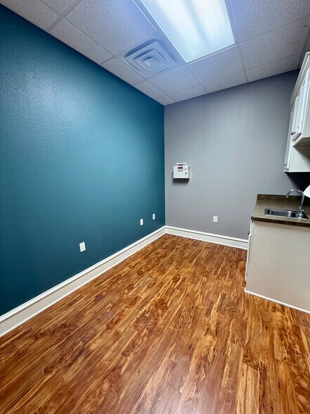 More Photos Of 641 S Broadway Ave, Tyler Unknown For Lease