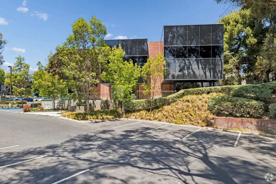 More Photos Of 2220 N University Dr, Newport Beach Office For Lease