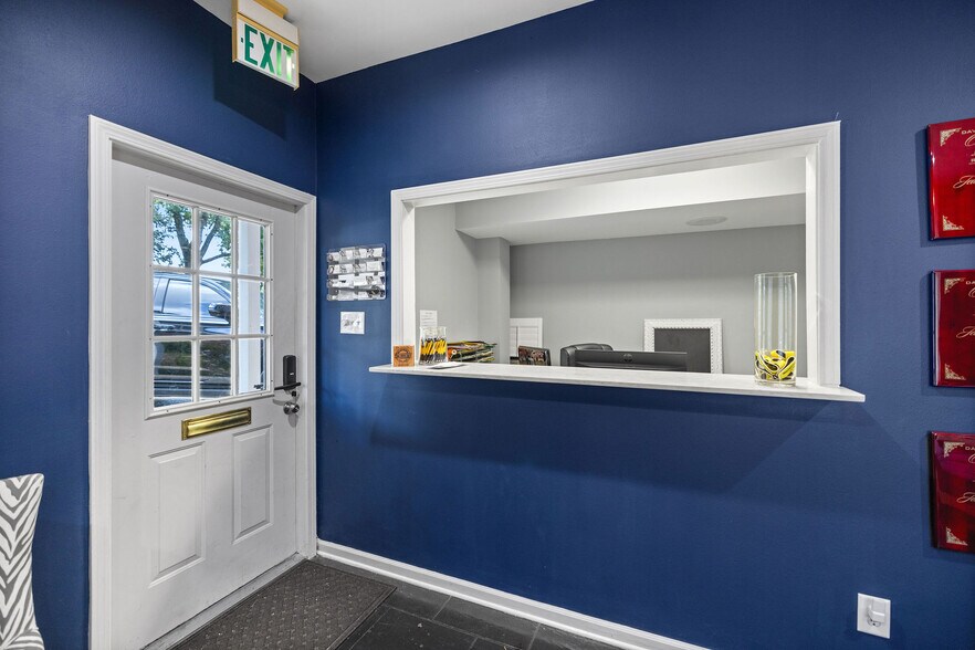 More Photos Of 7384-7388 Highland Dr, Baton Rouge Office For Sale