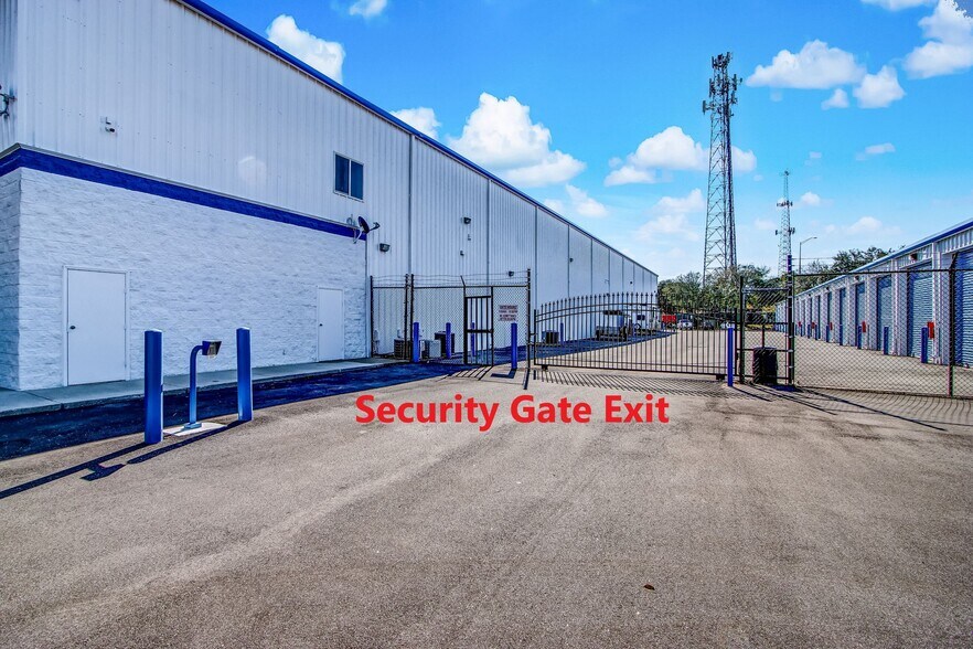 More Photos Of 10416 New Berlin Rd, Jacksonville Warehouse For Lease