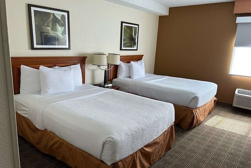 More Photos Of 2051 Consulate Dr, Orlando Hotel For Sale
