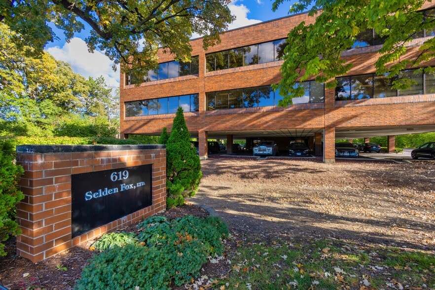 More Photos Of 619 Enterprise Dr, Oak Brook Medical For Sale