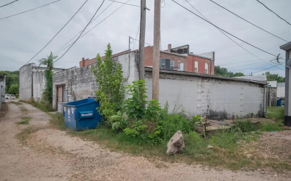 More Photos Of 1107 Cherokee Ave, Seneca Restaurant For Sale