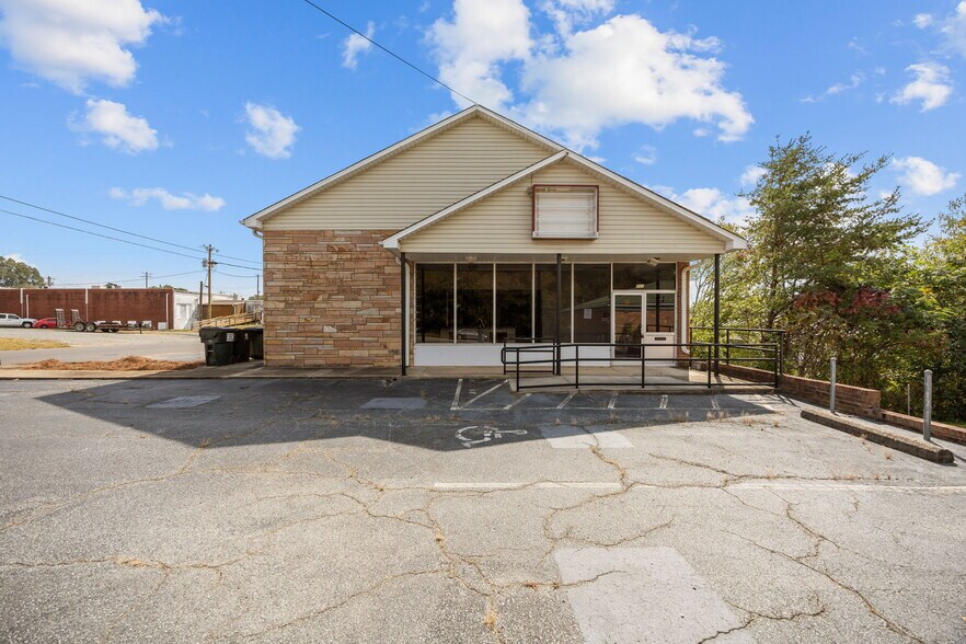 More Photos Of 201 4th St, Walnut Cove Office For Sale