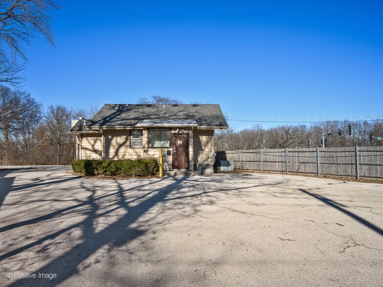 More Photos Of 1815 Dundee Rd, Northbrook Storefront Retail Office For Sale
