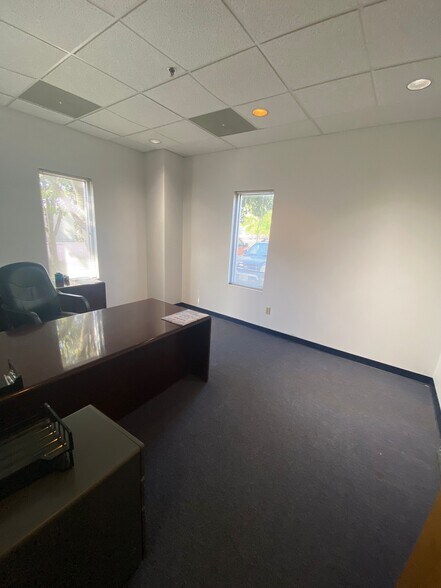 More Photos Of 1009-1013 SE Browning Ave, Lee's Summit Research And Development For Lease