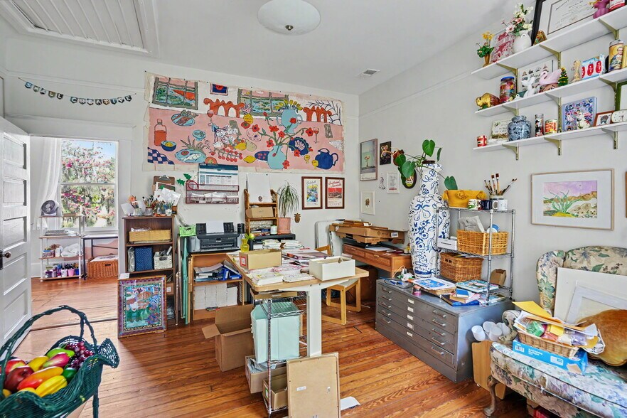 More Photos Of 17 W 41st St, Savannah Freestanding For Sale