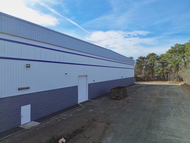 More Photos Of 145 Candlewood Rd, Bay Shore Warehouse For Lease