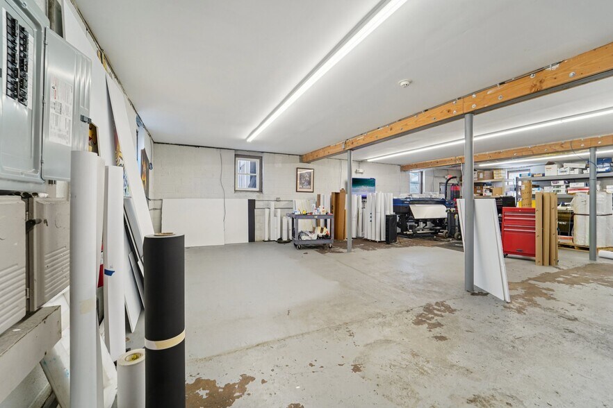 More Photos Of 593-595 New York Ave, Lyndhurst Light Manufacturing For Lease