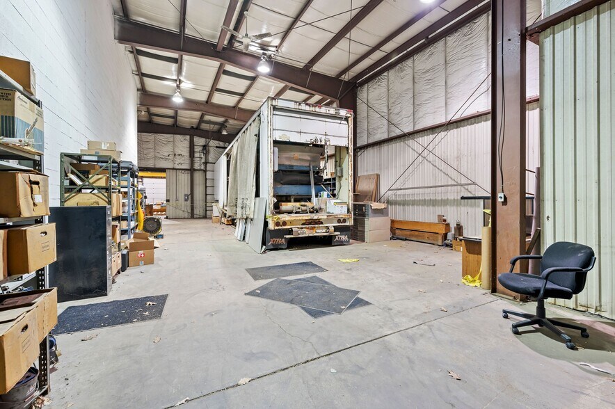 More Photos Of 921 Saw Mill Run Blvd, Pittsburgh Light Distribution For Sale