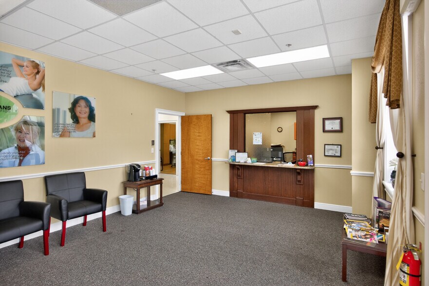 More Photos Of 733 & 737 County Road 466, Lady Lake Medical For Sale
