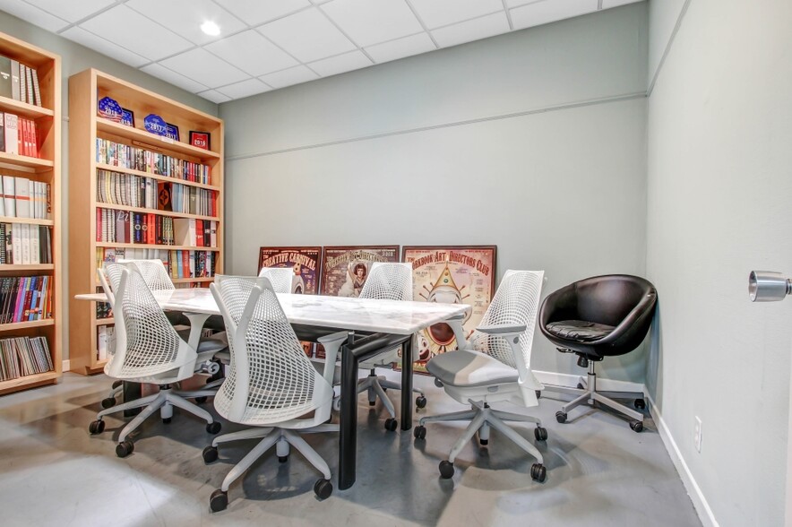 More Photos Of 110 N Doheny Dr, Beverly Hills Office For Sale