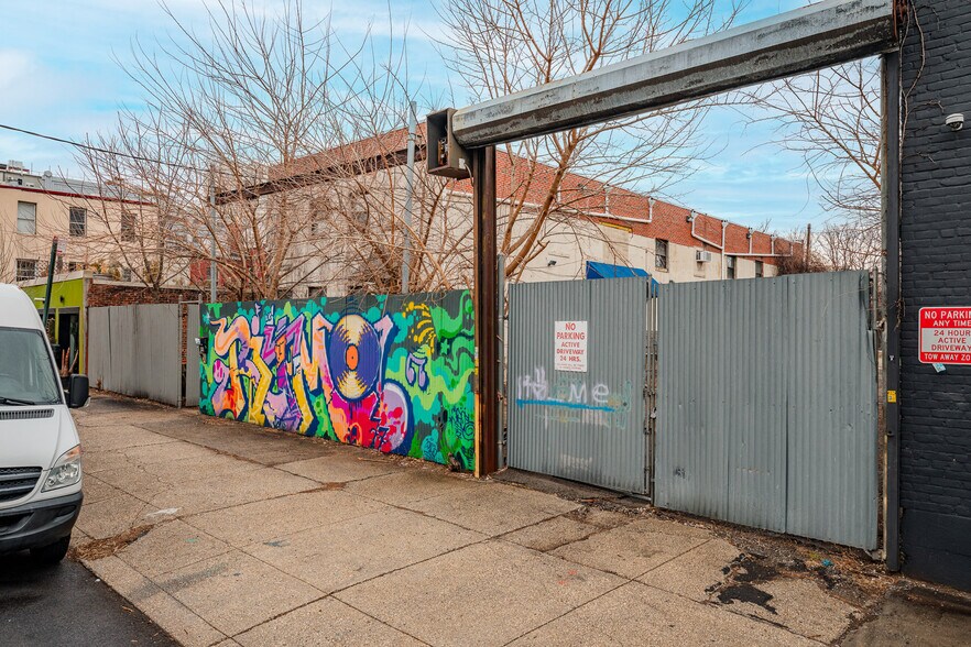 More Photos Of 235 Van Brunt St, Brooklyn Loft Creative Space For Lease