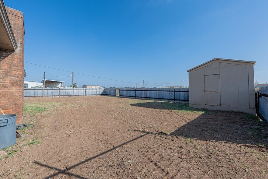 More Photos Of 1405 Garden City Hwy, Midland Office Residential For Sale