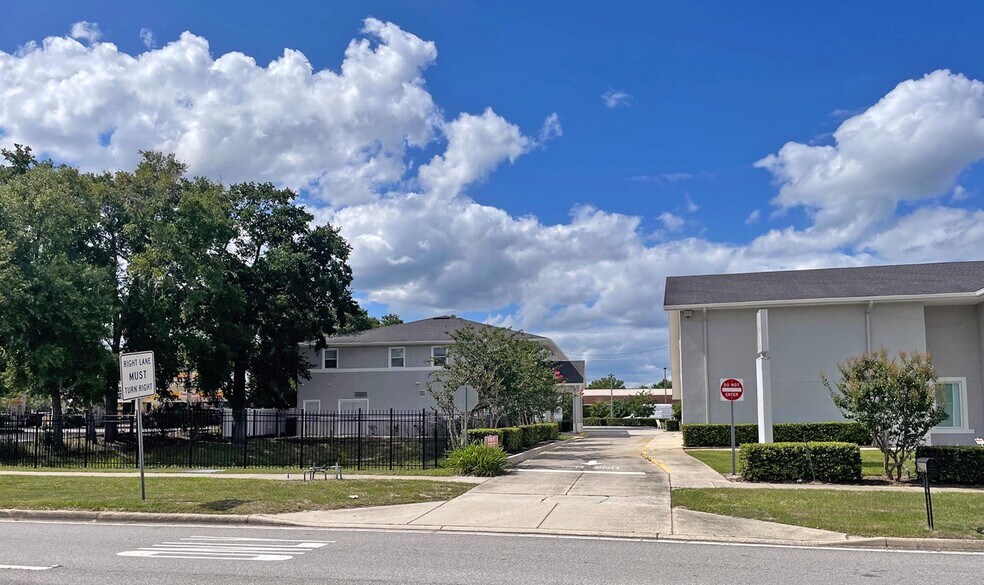 More Photos Of 150 Dog Track Rd, Longwood Office For Sale