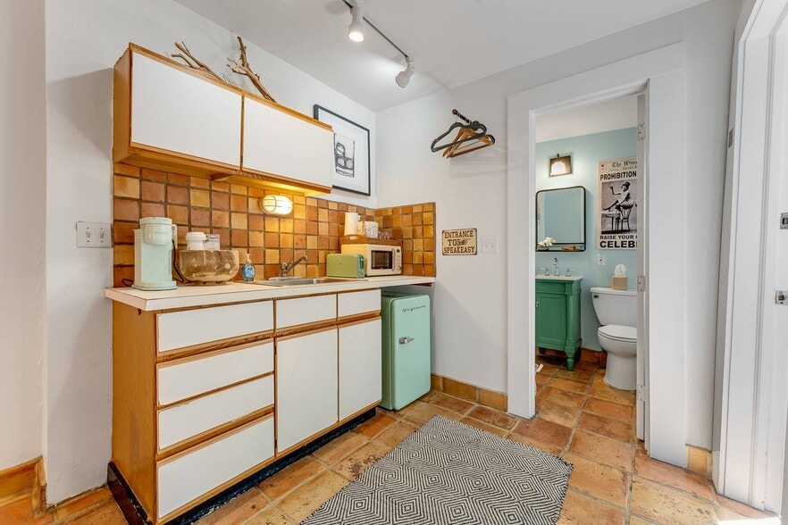 More Photos Of 1117 Duval St, Key West Hospitality For Sale