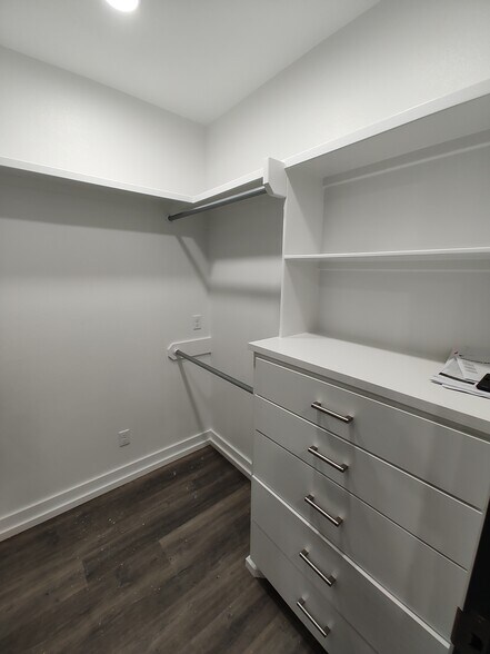 More Photos Of 165 Perimeter Road Rd, Longview Airplane Hangar For Sale