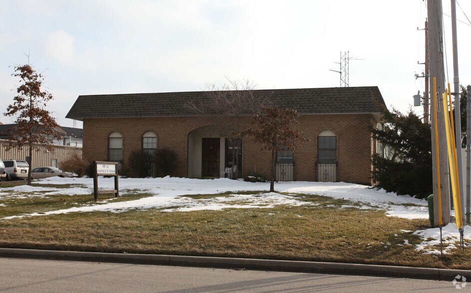 More Photos Of 1529 E Spruce St, Olathe Warehouse For Lease