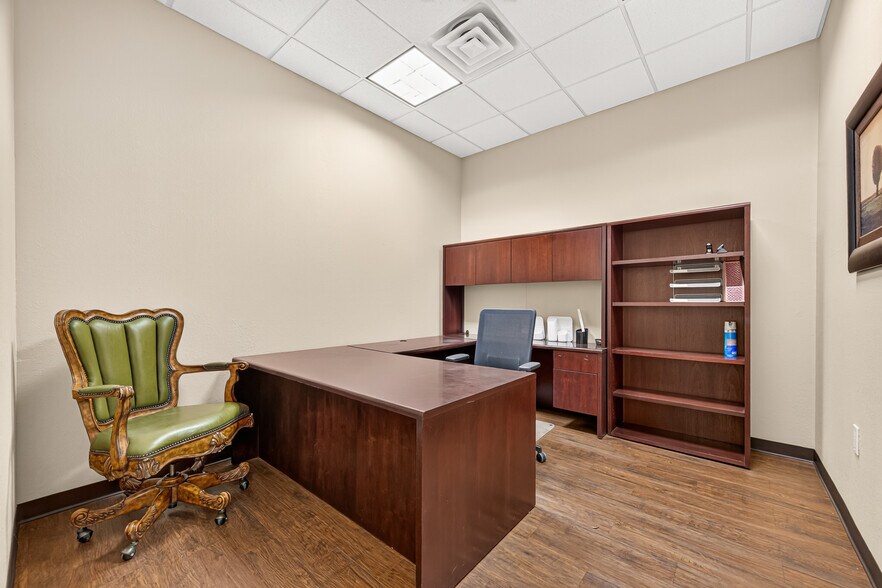 More Photos Of 214 N Loop 336 E, Conroe Office For Sale