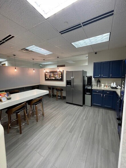 More Photos Of 101 W Ohio St, Indianapolis Coworking Space