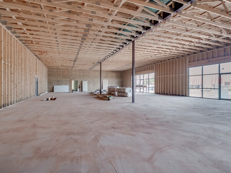 More Photos Of 4235 NW Expressway, Oklahoma City General Retail For Lease