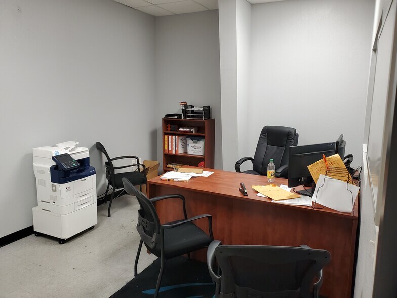 More Photos Of 2100-C Palmetto St, Clearwater Warehouse For Lease