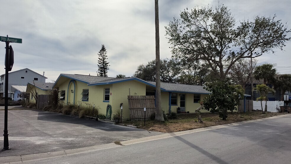 More Photos Of 822 1st St, Indian Rocks Beach Apartments For Sale