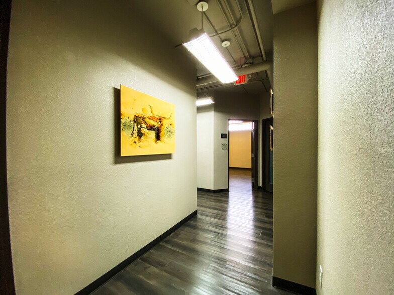 More Photos Of 100-102 W Oak St, Denton Office For Lease