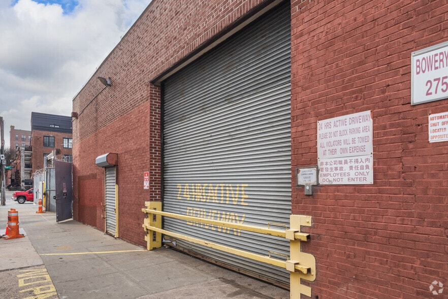 More Photos Of 275 Front St, Brooklyn Industrial For Sale