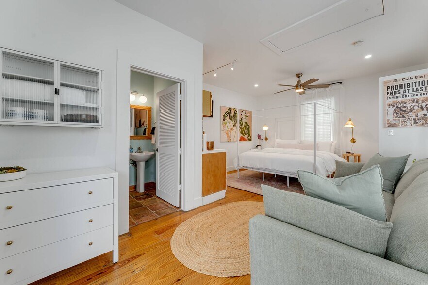 More Photos Of 1117 Duval St, Key West Hospitality For Sale