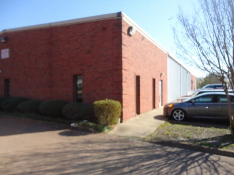 More Photos Of 310 Moore Ln, Collierville Warehouse For Lease