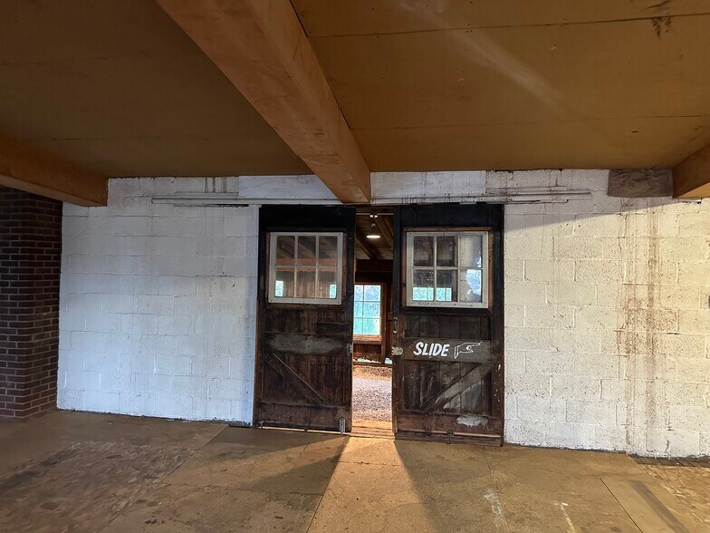 More Photos Of 55 N Cedar St, Lititz Showroom For Lease