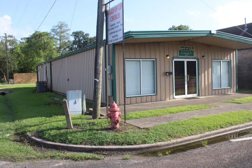 More Photos Of 344 Broadway, Winnie Religious Facility For Sale