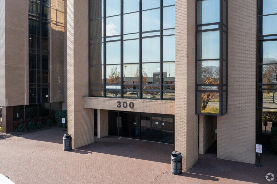 More Photos Of 300 Garden City Plz, Garden City Office For Lease