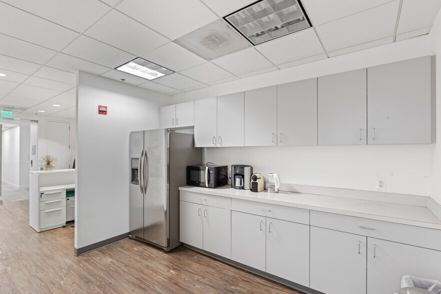 More Photos Of 6400 Arlington Blvd, Falls Church Office For Lease