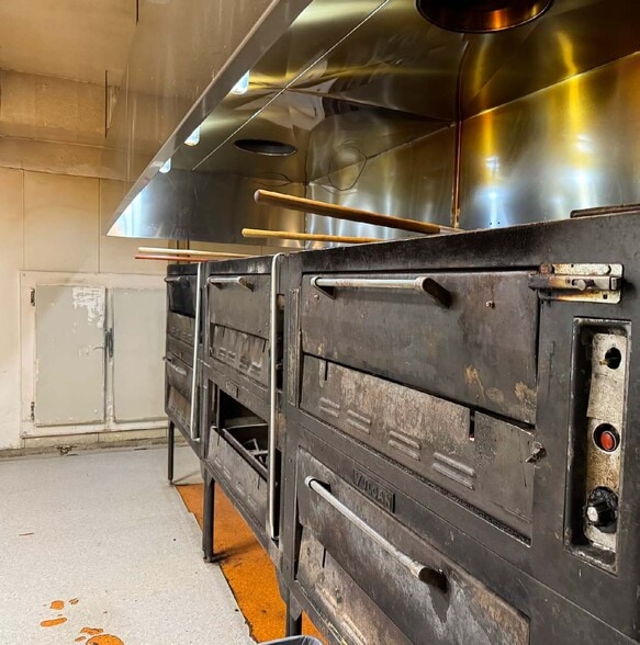 More Photos Of 4200 River Rd N, Salem Restaurant For Sale