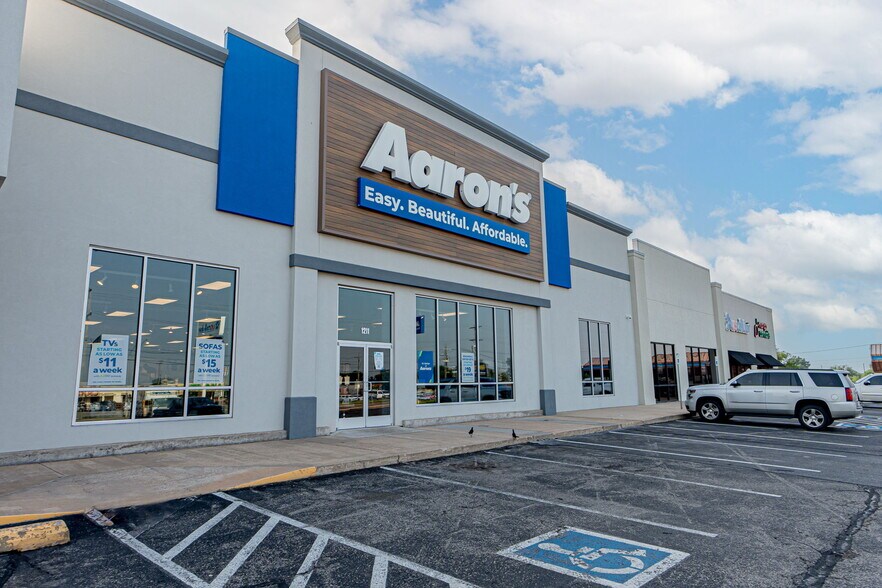 More Photos Of , Lawton General Retail For Sale