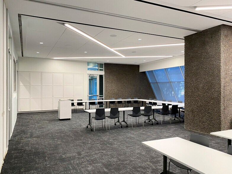 More Photos Of 3000 Pegasus Park Dr, Dallas Unknown For Lease