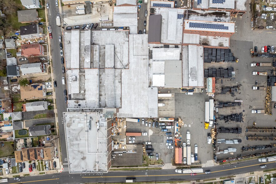 More Photos Of 175 Lake Ave, Staten Island Warehouse For Lease