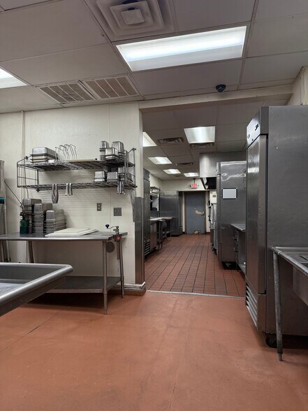 More Photos Of 236-238 S Elm St, Greensboro Apartments For Lease