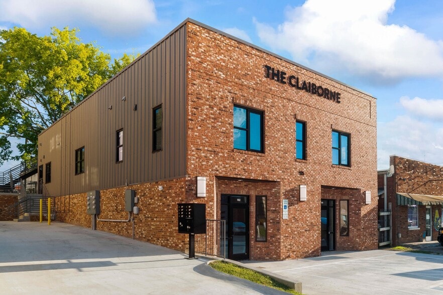 Primary Photo Of 125-127 E Prince St, Gallatin Storefront Retail Residential For Lease