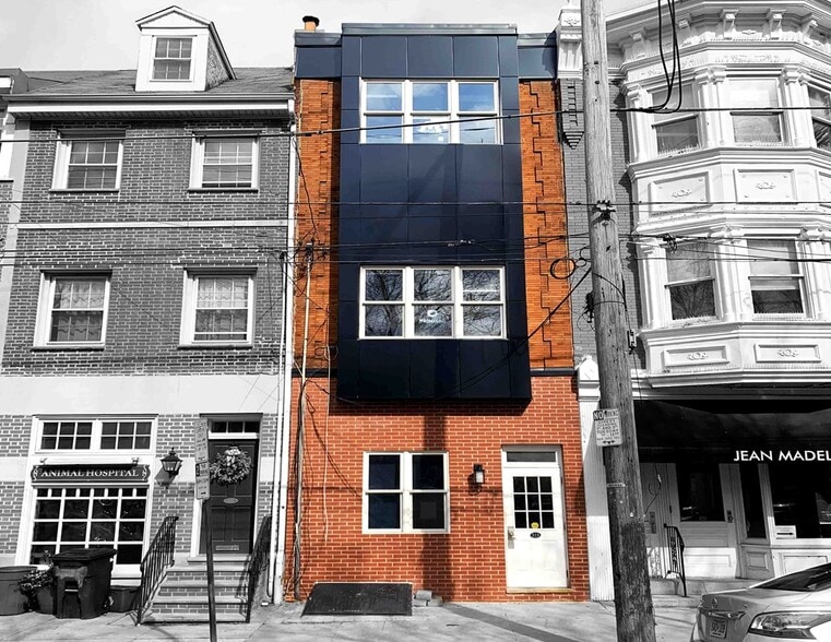 Primary Photo Of 319 Bainbridge St, Philadelphia Office Residential For Sale
