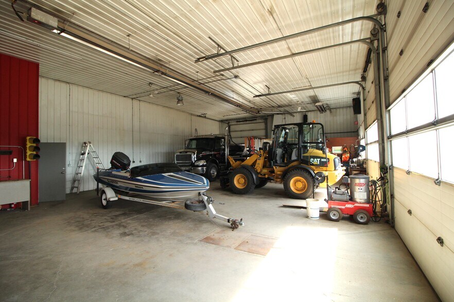 More Photos Of 3208 52 Av, Innisfail Warehouse For Sale