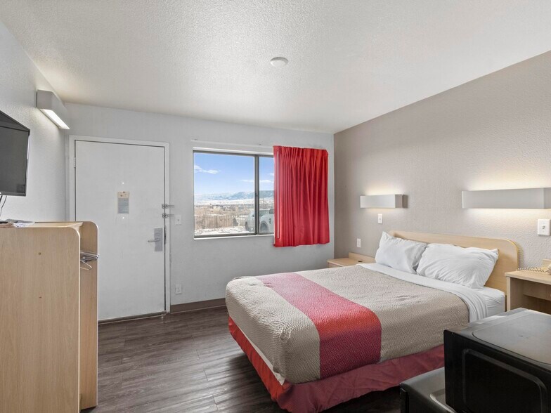 More Photos Of 1150 Wilkins Cir, Casper Hotel For Sale