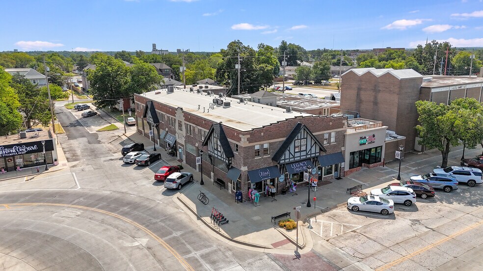 More Photos Of 225 S Knoblock St, Stillwater Storefront For Sale