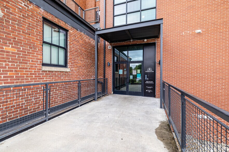 More Photos Of 120 Perry St, Petersburg Apartments For Lease