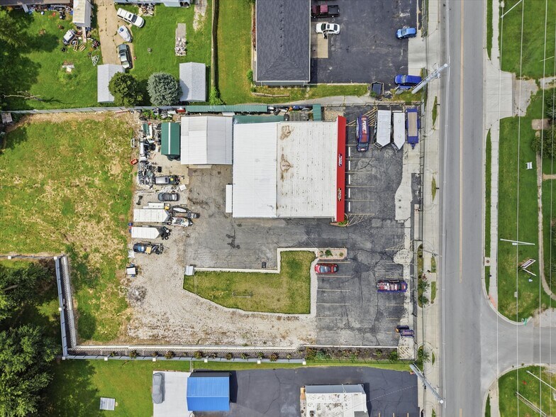 More Photos Of 7511 Leavenworth Rd, Kansas City Auto Repair For Sale