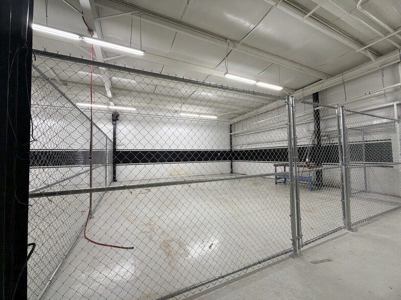 More Photos Of 4827 Gate City Blvd, Greensboro Showroom For Lease