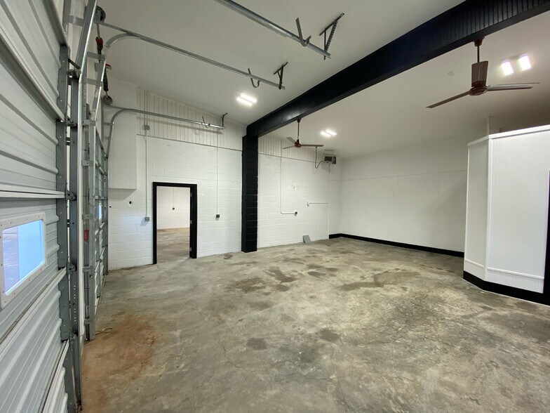 More Photos Of 134 Cockeysville, Cockeysville Warehouse For Lease