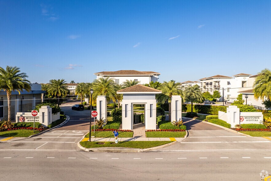More Photos Of 20080 W Dixie Hwy, Miami General Retail For Lease